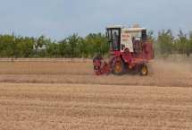 收割機農閑時的存放注意事項，要注意避免日曬雨淋